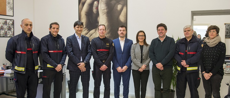 Members of the NEDGIA Cegas and Bombers de València teams